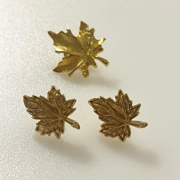 Vintage Gold Tone Maple Leaf Earrings and Matching Lapel Pin - Picture 14 of 16